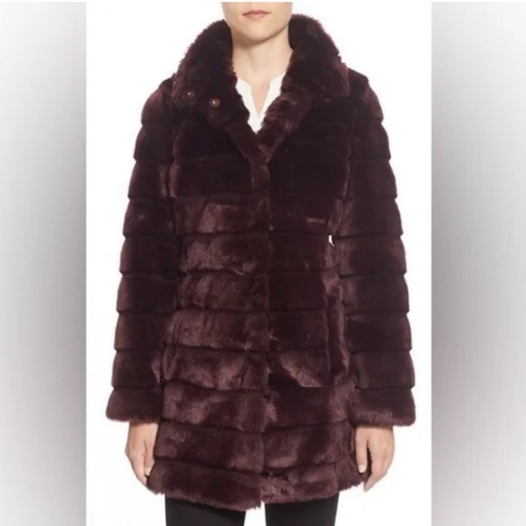 Eliza J Jackets & Blazers - ELIZA J  Plush Urban-Chic Plum Faux Fur 2 Pocket High Collar Snap Close Coat M